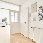Matic Spacious Modern Apartment