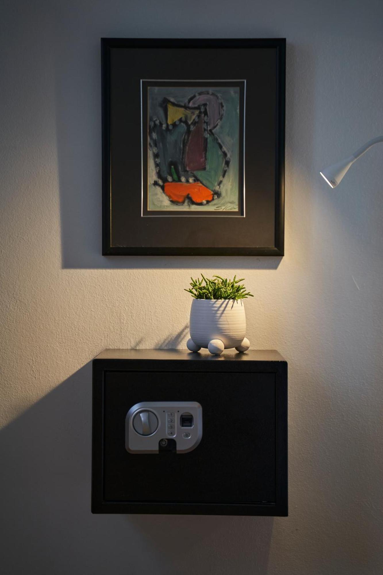 Matic Spacious Modern Apartment