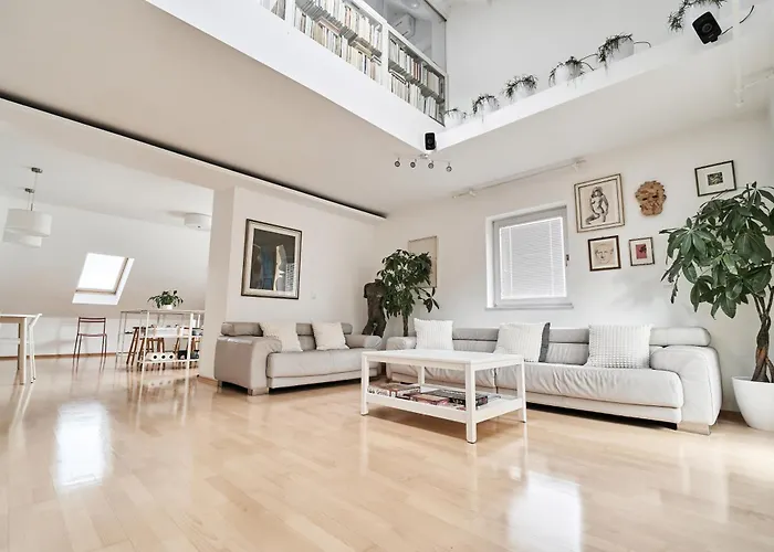 Matic Spacious Modern Apartment